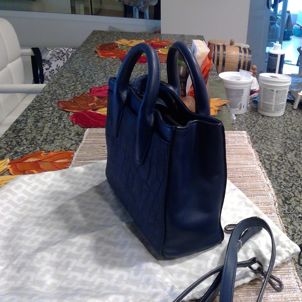 Handbag - Picture 2 of 10
